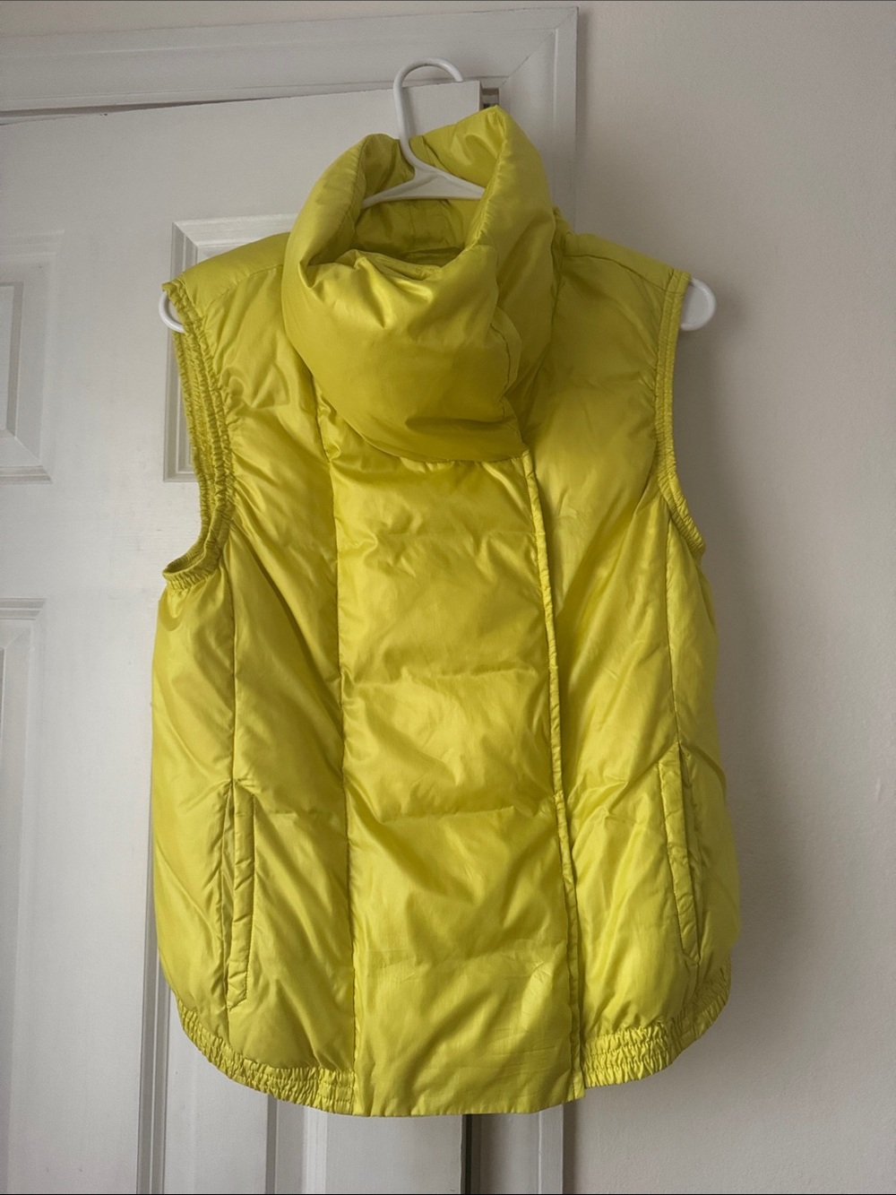 VINCE Vest Puffer Goose Down Feather Yellow Magnetic Buttons Size XS - Picture 2 of 7